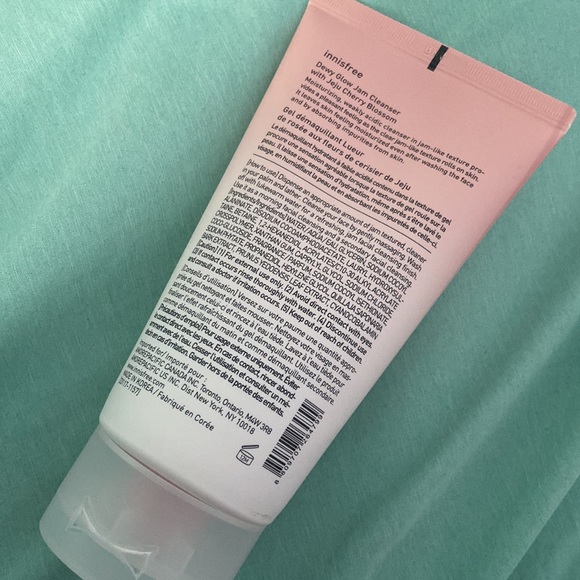 Innisfree Dewy Glow Jam Cleanser with Jeju Cherry Blossom - Picture 2 of 6